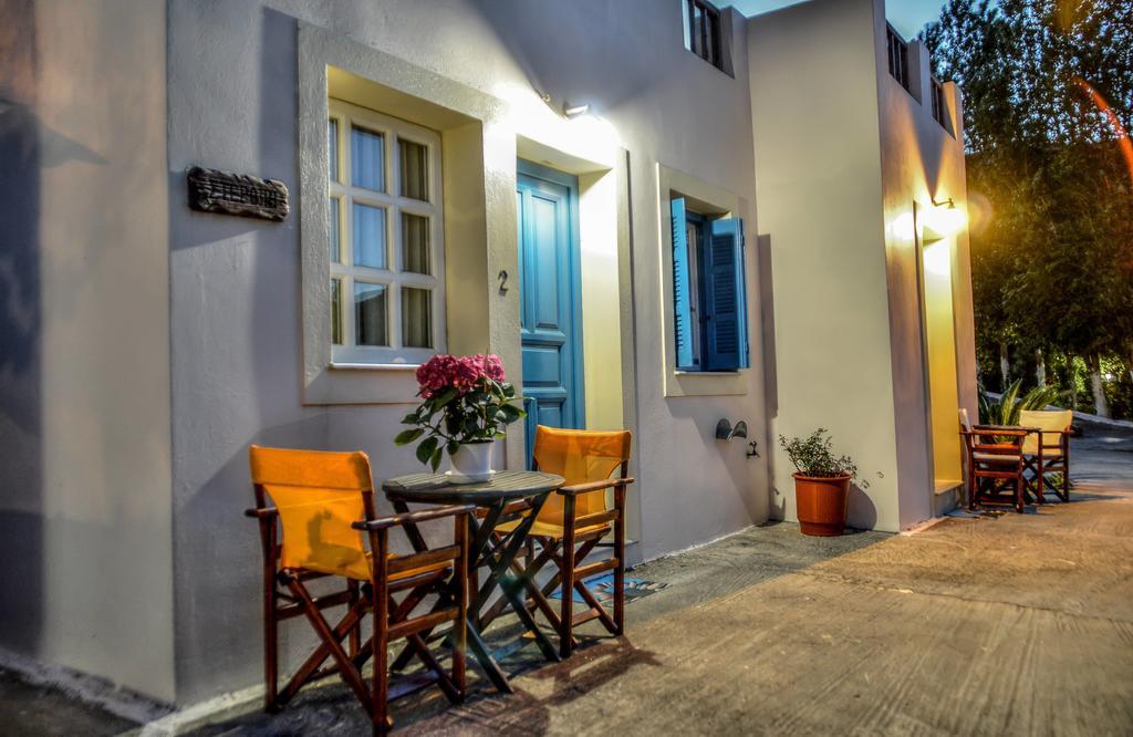 Mainades Maisonettes & Studios Menites Exterior photo