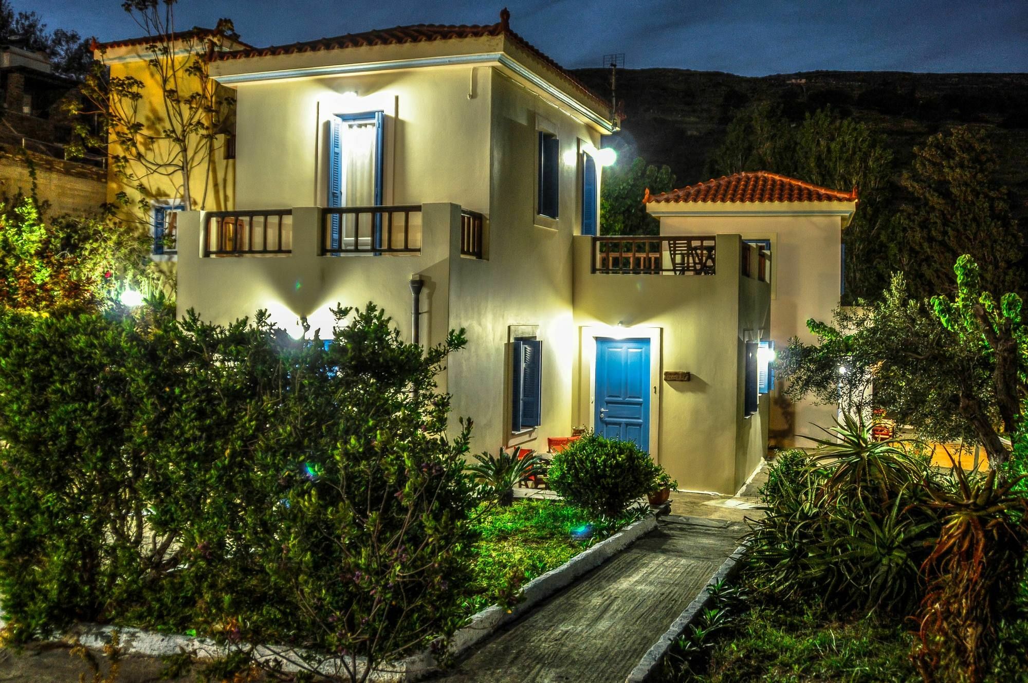 Mainades Maisonettes & Studios Menites Exterior photo
